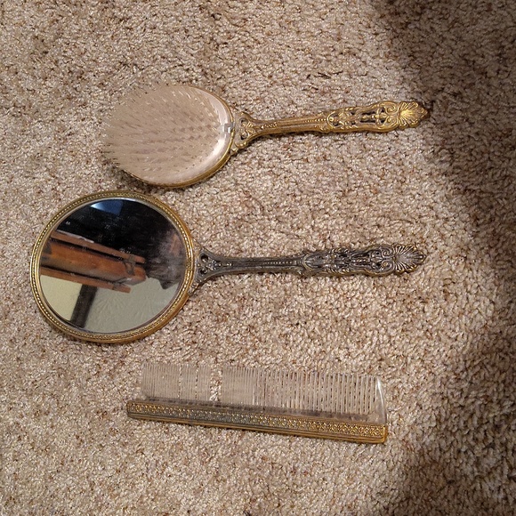 Vtg Ornate Hairbrush, Comb and Mirror Set - Picture 6 of 6